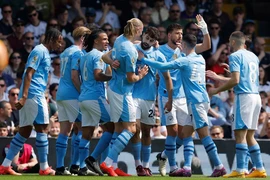 Manchester City lên ngôi đầu Premier League. (Nguồn: The Guardian)