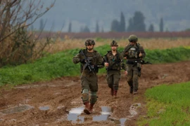 Binh sỹ Israel tuần tra gần Kfar Blum, giáp giới với Liban ngày 25/1/2024. (Ảnh: AFP/TTXVN)