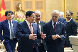 Thủ tướng Phạm Minh Chính tiếp ông Narayana Murthy - đồng sáng lập hãng phần mềm Infosys (Ấn Độ). (Ảnh: Dương Giang/TTXVN)
