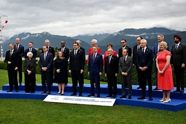 Các Bộ trưởng tài chính G7 và Thống đốc Ngân hàng Trung ương chụp ảnh tại Stresa. (Nguồn: AFP)