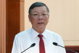 Ông Lê Văn Trung phát biểu nhận nhiệm vụ Chủ tịch Ủy ban MTTQ Việt Nam thành phố Đà Nẵng khóa XI. (Ảnh: Quốc Dũng/TTXVN)