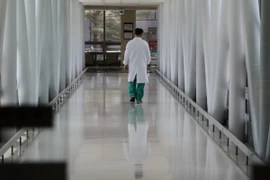 Bác sỹ làm việc tại một bệnh viện ở Seoul, Hàn Quốc, ngày 9/6/2024. (Ảnh: Yonhap/TTXVN)