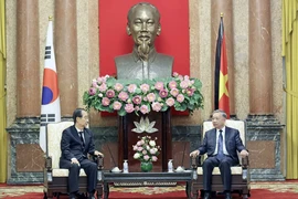 Chủ tịch nước Tô Lâm tiếp Thủ tướng Hàn Quốc Han Duck Soo. (Ảnh: Nhan Sáng/TTXVN)