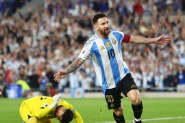 Lionel Messi tỏa sáng để giúp Argentina thắng tưng bừng. (Nguồn: Reuters)