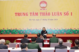 Phó Chủ tịch, Tổng Thư ký Ủy ban Trung ương Mặt trận Tổ quốc Việt Nam Nguyễn Thị Thu Hà điều hành tại Trung tâm thảo luận số 1. (Ảnh: TTXVN)