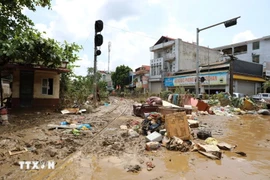 Thành phố Yên Bái tan hoang sau mưa lũ. (Ảnh: Tuấn Anh/TTXVN)