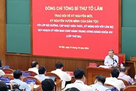 Tổng Bí thư Tô Lâm trao đổi với các học viên cán bộ quy hoạch Ủy viên Trung ương Đảng khóa 14 về kỷ nguyên mới, kỷ nguyên vươn mình của dân tộc. (Ảnh: Thống Nhất/TTXVN)