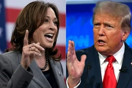 Phó Tổng thống Mỹ Kamala Harris (trái) và cựu Tổng thống Donald Trump. (Ảnh: AP/TTXVN)