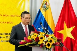 Đại sứ Việt Nam tại Venezuela Vũ Trung Mỹ phát biểu tại buổi lễ. (Ảnh: TTXVN phát)