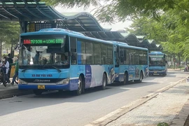 Một tuyến xe buýt ở Hà Nội. (Ảnh: Vietnam+)