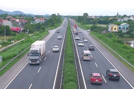 Phương tiện lưu thông trên một đoạn tuyến cao tốc do VEC quản lý, vận hành và khai thác. (Ảnh: PV/Vietnam+)