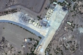Hình ảnh vệ tinh chụp hiện trường một vụ không kích của liên quân Mỹ - Anh xuống khu vực Hodeidah, Yemen, ngày 12/1/2024. (Ảnh: AFP/TTXVN)