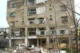 Một tòa nhà bị phá hủy sau cuộc không kích của Israel xuống thành phố Nabatieh, Liban ngày 15/2/2024. (Ảnh: AFP/TTXVN)