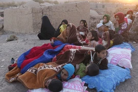 Người dân bị mất nhà cửa sau trận động đất tại tỉnh Herat, Afghanistan, ngày 7/10/2023. (Ảnh: THX/TTXVN)
