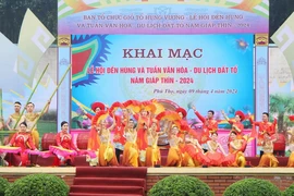Chương trình trình biểu diễn mở màn cho chuỗi các sự kiện Lễ hội Đền Hùng và Tuần Văn hóa-Du lịch Đất Tổ năm Giáp Thìn 2024. (Ảnh: Tạ Toàn/TTXVN)