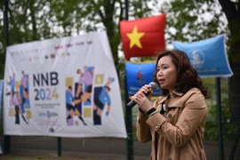 Bà Phạm Thị Kim Yến, Tham tán công sứ Đại sứ quán Việt Nam tại Pháp phát biểu khai mạc giải. (Ảnh: TTXVN phát)
