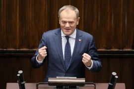 Ông Donald Tusk phát biểu tại phiên họp của Hạ viện Ba Lan ở Warsaw, sau khi được bầu làm Thủ tướng mới, ngày 11/12/2023. (Ảnh: PAP/TTXVN)