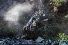 Hiện trường một vụ tai nạn xe buýt lao xuống vực ở ngoại ô Lima, Peru. (Nguồn: Getty)