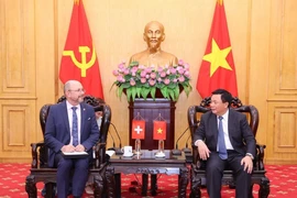 GS-TS Nguyễn Xuân Thắng tiếp Ngài Thomas Gass, Đại sứ đặc mệnh toàn quyền Thụy Sỹ tại Việt Nam. (Ảnh: Văn Điệp/TTXVN)