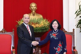 Trưởng Ban Dân vận Trung ương Bùi Thị Minh Hoài và ông Hun Many, Tổng Thư ký Ban Dân vận Trung ương CPP, Phó Thủ tướng Chính phủ Campuchia. (Ảnh: Phương Hoa/TTXVN)