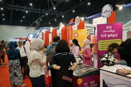 Các gian hàng thực phẩm tại Triển lãm Halal Quốc tế 2023 của Malaysia. (Ảnh: Hằng Linh/TTXVN)