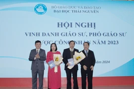 Đại học Thái Nguyên vinh danh 2 nhà giáo được công nhận chức danh Giáo sư năm 2023. (Ảnh: Thu Hằng/TTXVN)