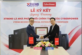 Đại diện CyberPower và Xtrend ký kết hợp tác.