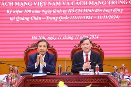 Đại biểu chủ trì hội thảo. (Ảnh: Văn Điệp/TTXVN)