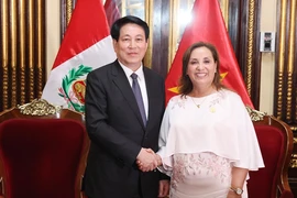 Tổng thống Peru Dina Ercilia Boluarte Zegarra chủ trì lễ đón Chủ tịch nước Lương Cường thăm chính thức Peru. (Ảnh: Lâm Khánh/TTXVN)