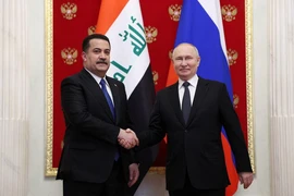 Tổng thống Nga Vladimir Putin và Thủ tướng Iraq Mohammed Shia Al-Sudani chụp ảnh trong một cuộc họp tại Moskva ngày 10/10/2023. (Ảnh: Reuters)