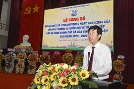 Ông Phan Nguyễn Hoàng Tân, Chủ tịch UBND thành phố Phan Thiết, phát biểu tại Lễ Công bố sắp xếp đơn vị hành chính cấp xã giai đoạn 2023-2025. (Ảnh: Nguyễn Thanh/TTXVN)