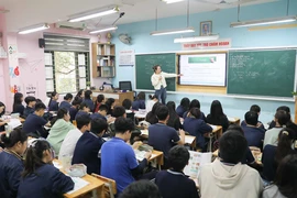 Giờ ôn tập môn Tiếng Anh của học sinh lớp 9 trường Trung học Cơ sở Thái Thịnh (quận Đống Đa, Hà Nội). (Ảnh: Thanh Tùng/TTXVN) 