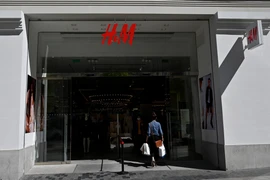 (Tư liệu) Một cửa hàng của H&M tại Madrid, Tây Ban Nha. (Ảnh: AFP/TTXVN)