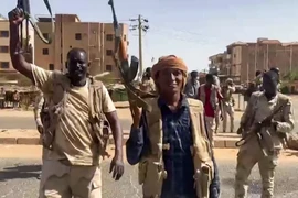 Lực lượng hỗ trợ nhanh (RSF) bán quân sự được triển khai tại thủ đô Khartoum, Sudan ngày 23/4/2023. (Ảnh: AFP/TTXVN)