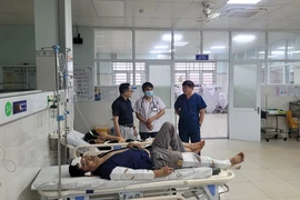 Các nạn nhân vụ tai nạn đang được điều trị tại Bệnh viện đa khoa tỉnh Gia Lai. (Ảnh: TTXVN phát)