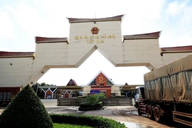 Cửa khẩu quốc tế Xa Mát (Tây Ninh) là nơi giao thương hàng hóa giữa hai nước Việt Nam-Campuchia. (Ảnh: Hồng Đạt/TTXVN)