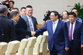 Thủ tướng Phạm Minh Chính với các doanh nghiệp Trung Quốc tiêu biểu trong lĩnh vực phát triển kinh tế xanh, kinh tế số. (Ảnh: Dương Giang/TTXVN)