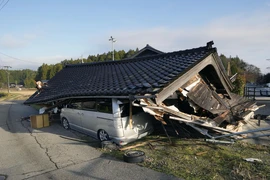 Ngôi nhà bị phá hủy sau trận động đất tại Shika, tỉnh Ishikawa, Nhật Bản, ngày 2/1/2024. (Ảnh: Kyodo/TTXVN)