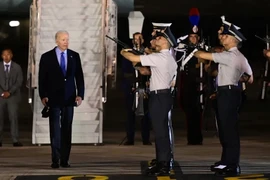Tổng thống Mỹ Joe Biden đến sân bay Brindisi trước Hội nghị thượng đỉnh G7. (Nguồn: AFP)