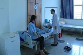 Các bệnh nhân được điều trị, chăm sóc tại Bệnh viện Đại học Y dược Hoàng Anh Gia Lai. (Ảnh: Quang Thái/TTXVN)
