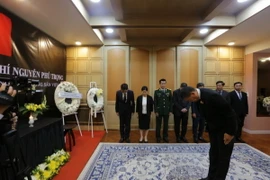 Thủ tướng Thái Lan Srettha Thavisin viếng Tổng Bí thư Nguyễn Phú Trọng tại Đại sứ quán Việt Nam. (Ảnh: Đỗ Sinh/TTXVN)