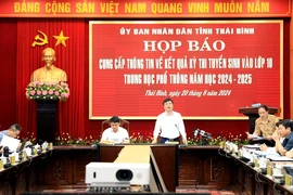 Quang cảnh buổi họp báo cung cấp thông tin về kết quả Kỳ thi tuyển sinh vào lớp 10 của tỉnh Thái Bình. (Ảnh: Thế Duyệt/TTXVN)