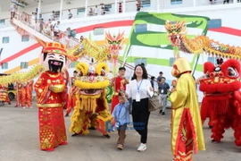 Hơn 1.100 khách du lịch Trung Quốc đã đến thành phố Hạ Long. (Nguồn: Báo Quảng Ninh)