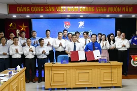 Lễ ký kết kế hoạch triển khai Thỏa thuận hợp tác năm 2024 giữa VNPT và Trung ương Đoàn. (Ảnh: T.Q/Vietnam+)