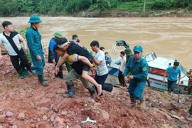 Bài 1: Y tế cơ sở căng mình trong cơn “đại hồng thủy” khắp miền Bắc 