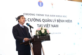 Thứ trưởng Bộ Y tế Trần Văn Thuấn phát biểu tại buổi Tọa đàm. (Ảnh: PV/Vietnam+)