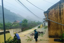 Mưa lũ gây ngập lụt tại huyện Vân Hồ. (Ảnh: TTXVN phát)