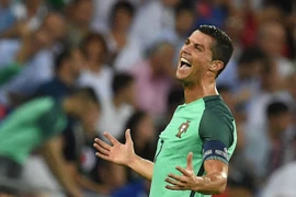 Cristiano Ronaldo mừng chiến thắng sau trận đấu với xứ Wales. (Nguồn: AFP/TTXVN)
