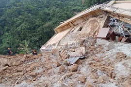 Hiện trường vụ sạt lở đất ở Tagum, tỉnh Davao del Norte, Philippines ngày 7/2. (Ảnh: AFP/TTXVN)
