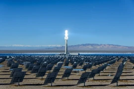 Nhà máy điện lớn nhất thế giới chạy bằng năng lượng Mặt Trời gần cảng Augusta, Australia. (Ảnh: EPA/TTXVN)